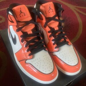 Turf orange /black/white Air Jordan 1 Mid SE men 10.5